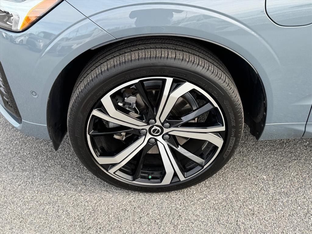 Used 2022 Volvo XC60 T8 R-Design w/ Advanced Package AWD/4WD image 13