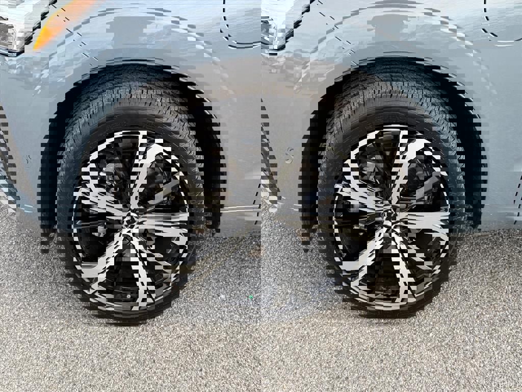 Used 2022 Volvo XC60 T8 R-Design w/ Advanced Package image 13