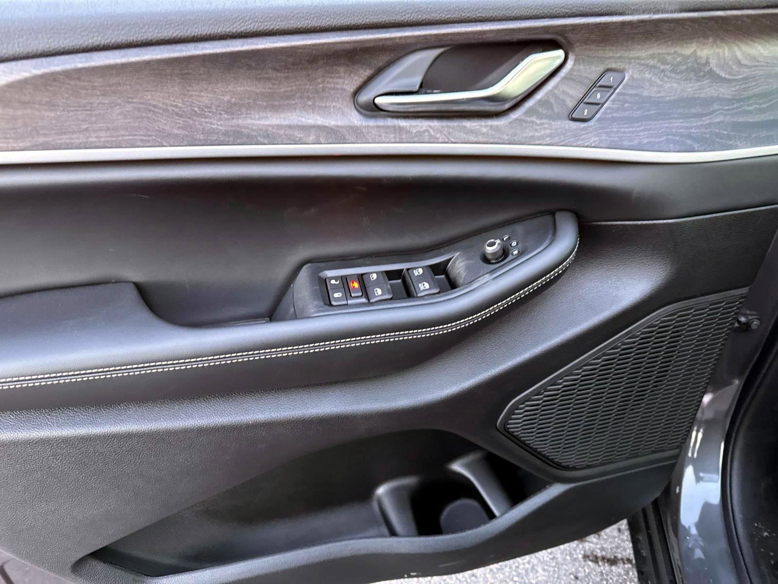 New 2025 Jeep Grand Cherokee Limited image 8