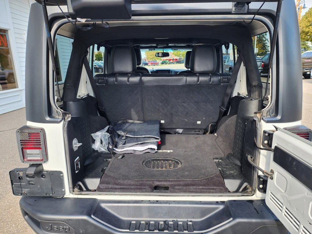 Used 2017 Jeep Wrangler Unlimited Rubicon image 10
