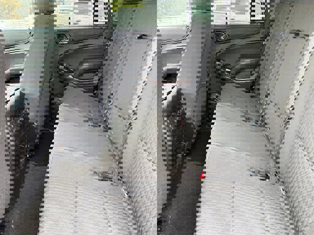 Used 2018 GMC Yukon SLE w/ SLE Value Package image 27