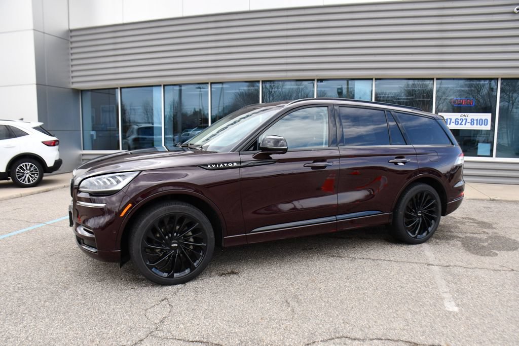 Used 2023 Lincoln Aviator Reserve w/ Jet Appearance Package AWD/4WD image 2
