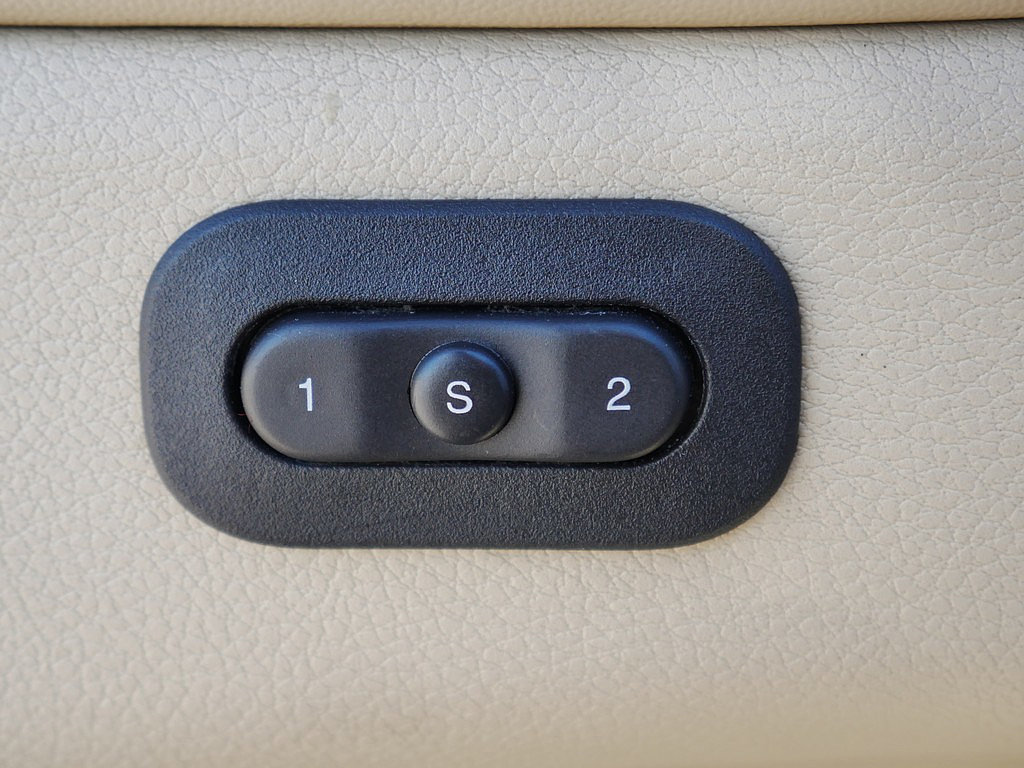 Used 2013 Jeep Grand Cherokee Limited AWD/4WD image 24
