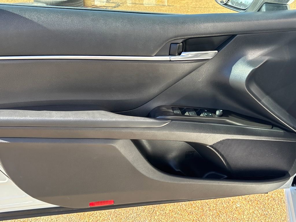 Used 2021 Toyota Camry SE image 4