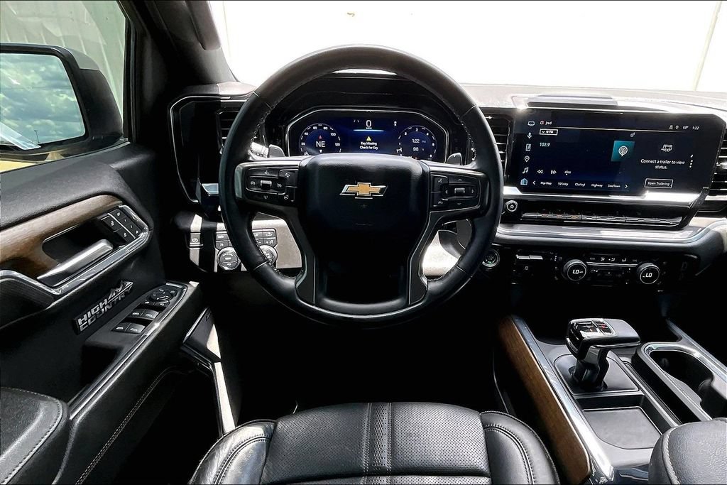 Used 2023 Chevrolet Silverado 1500 High Country w/ High Country Premium Package AWD/4WD image 6