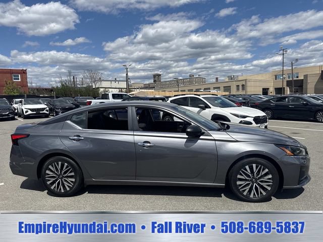 Used 2024 Nissan Altima 2.5 SV FWD image 3