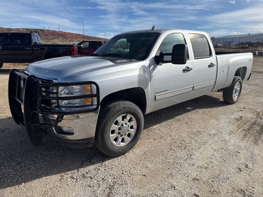 Used 2014 Chevrolet Silverado 3500 LT w/ Interior Plus Package image 2