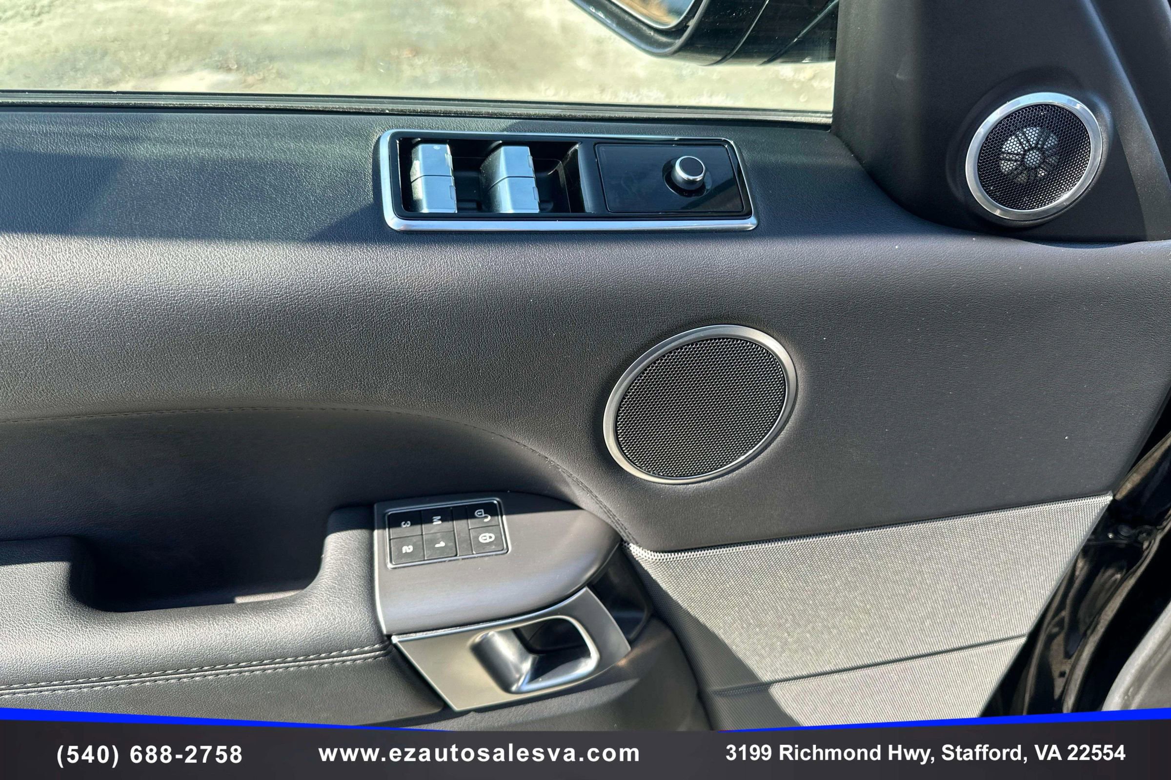 Used 2018 Land Rover Range Rover Sport SE image 16