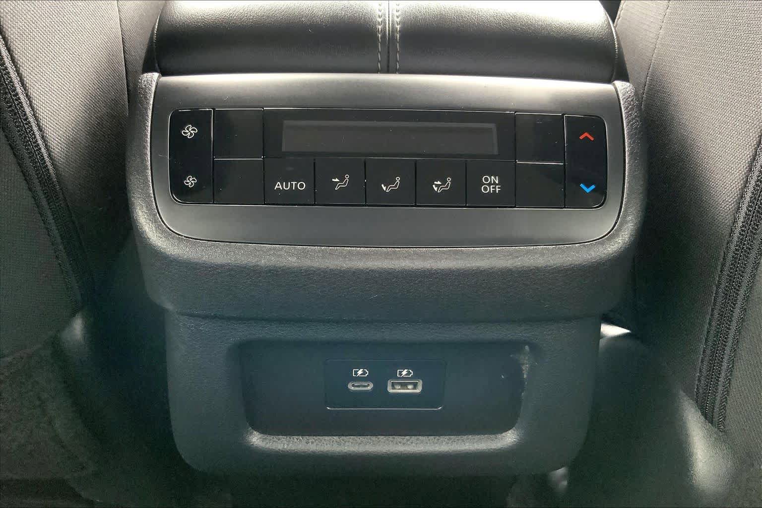 Used 2024 Nissan Pathfinder SV FWD image 36
