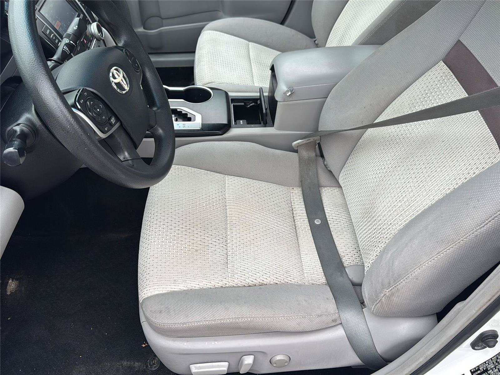 Used 2012 Toyota Camry LE FWD image 18