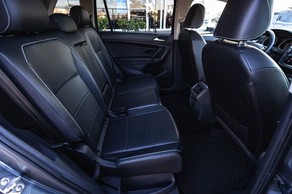 Used 2021 Volkswagen Tiguan SE w/ Panoramic Sunroof Package image 33