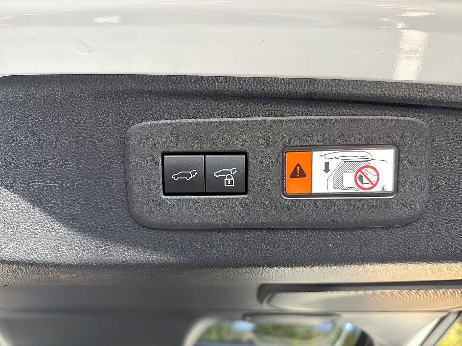 Certified 2024 Toyota Land Cruiser Base image 23