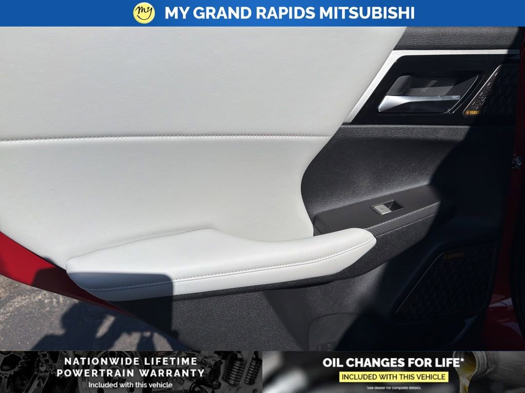 New 2025 Mitsubishi Outlander SE image 21