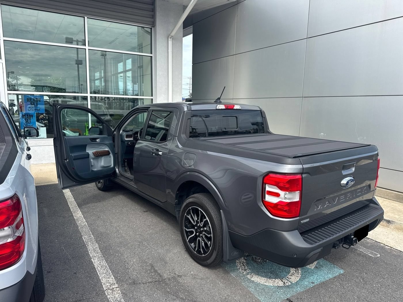 Used 2023 Ford Maverick Lariat w/ Lariat Luxury Package FWD image 3