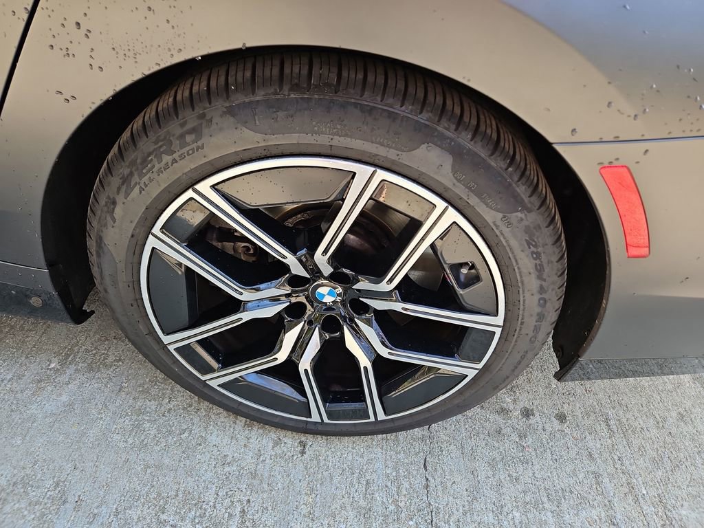 Used 2024 BMW 760i xDrive image 39