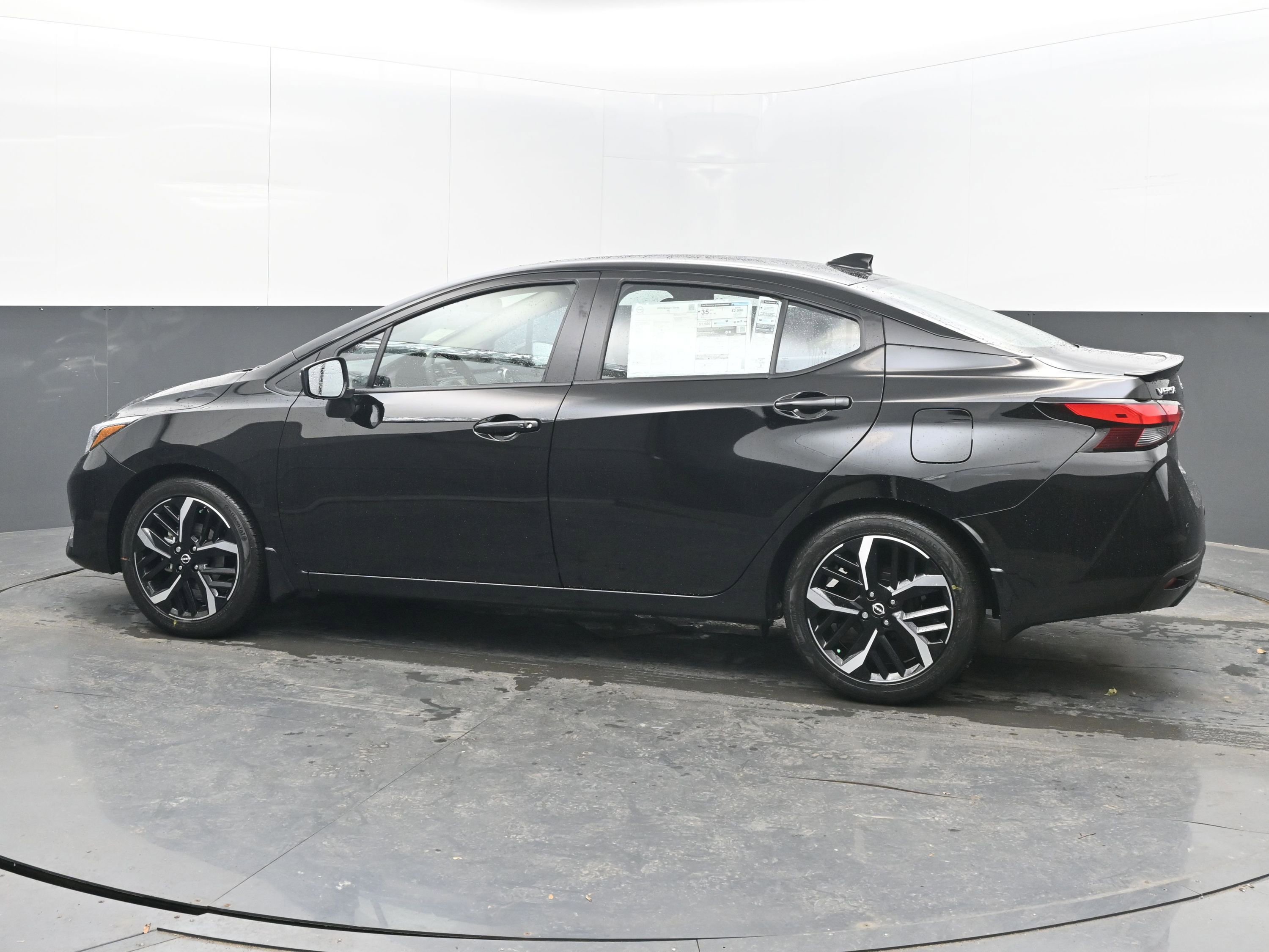 New 2025 Nissan Versa SR image 5