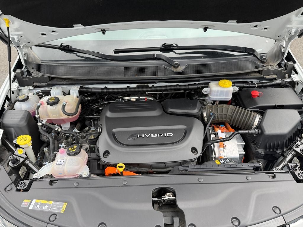 Used 2023 Chrysler Pacifica Limited w/ Uconnect Theater Family Group FWD image 29