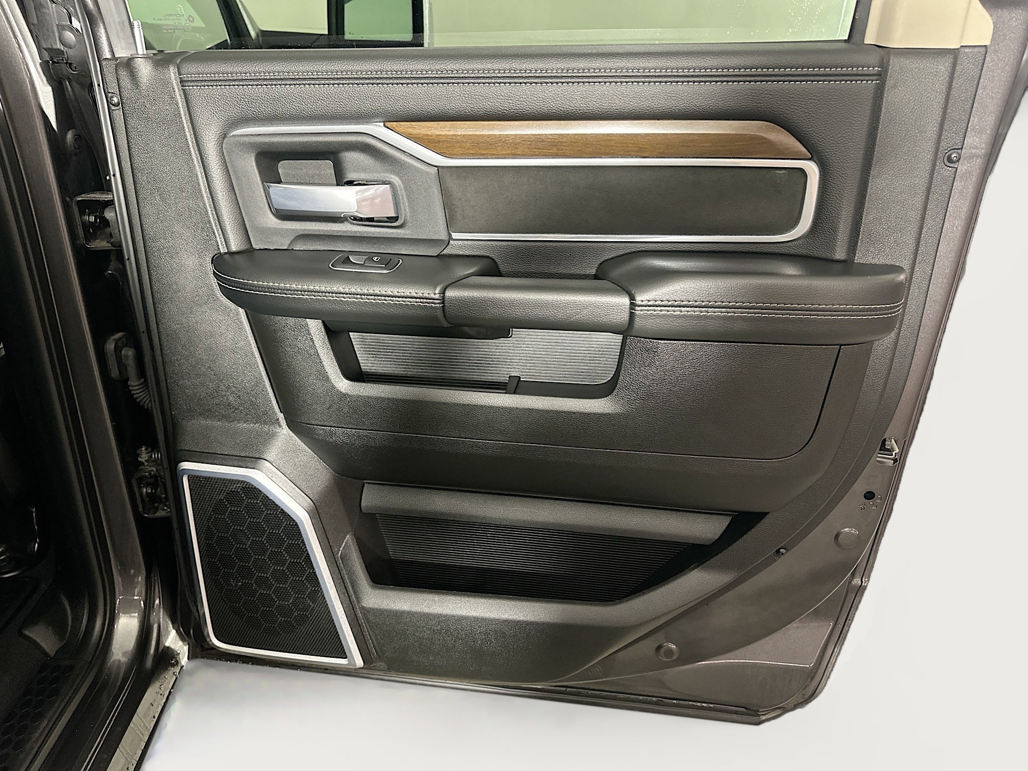 Used 2024 RAM 2500 Laramie image 29