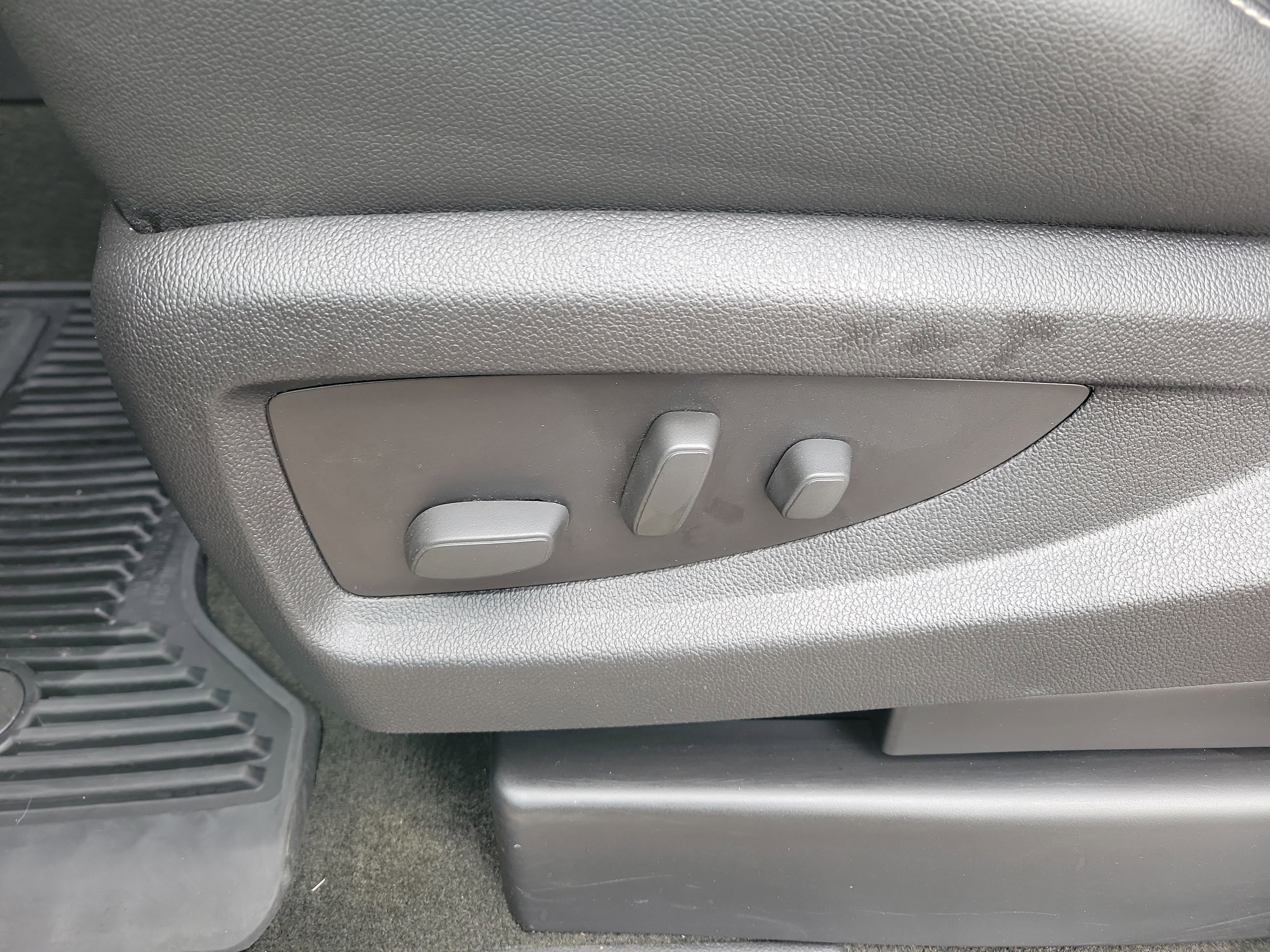 Used 2016 Chevrolet Silverado 2500 LTZ w/ LTZ Plus Package image 23