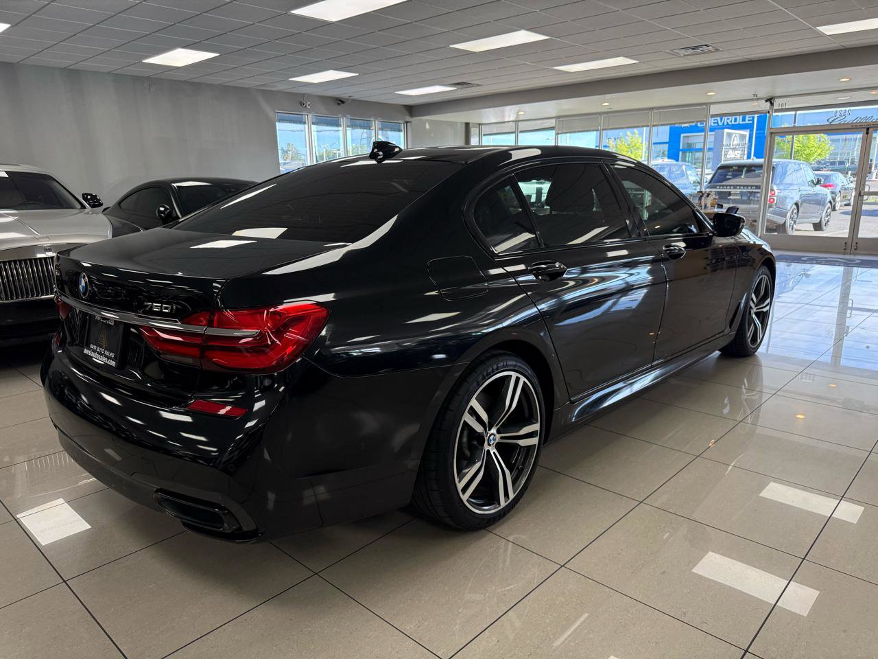 Used 2018 BMW 750i image 7