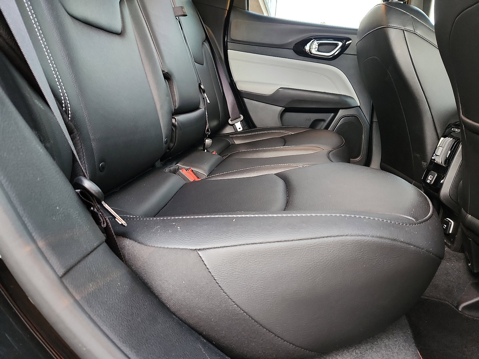 Used 2025 Jeep Compass Limited image 29