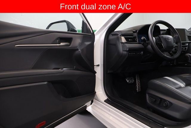 Used 2025 Toyota Camry SE image 10