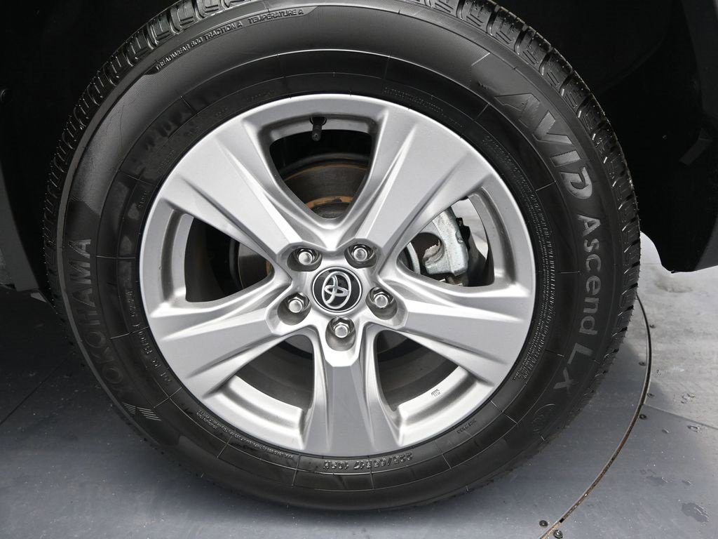 Used 2024 Toyota RAV4 XLE image 43