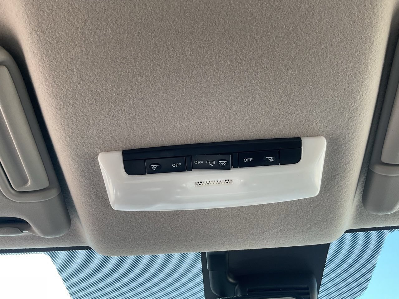 Used 2024 Nissan Versa S FWD image 12