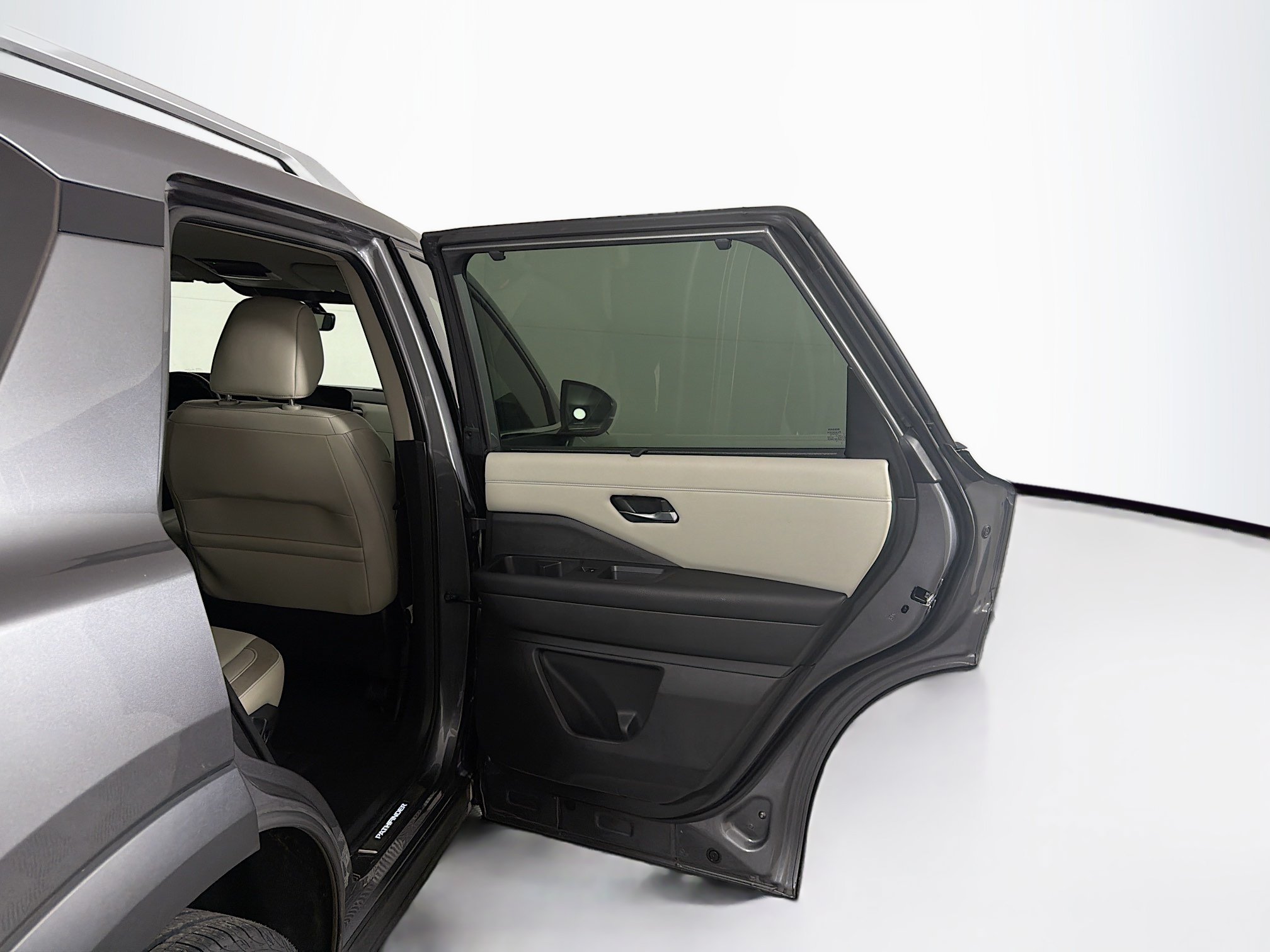 Used 2023 Nissan Pathfinder SL w/ Lighting Package (N92) FWD image 31