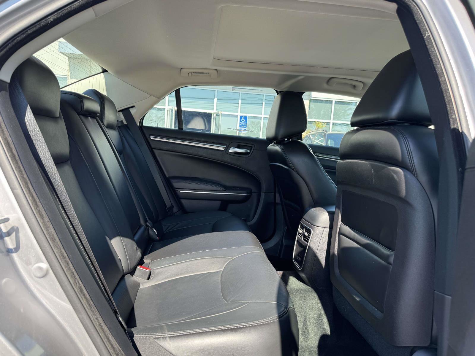 Used 2016 Chrysler 300 Limited RWD image 11