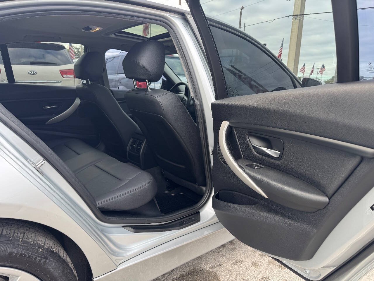 Used 2016 BMW 320i Sedan RWD image 16