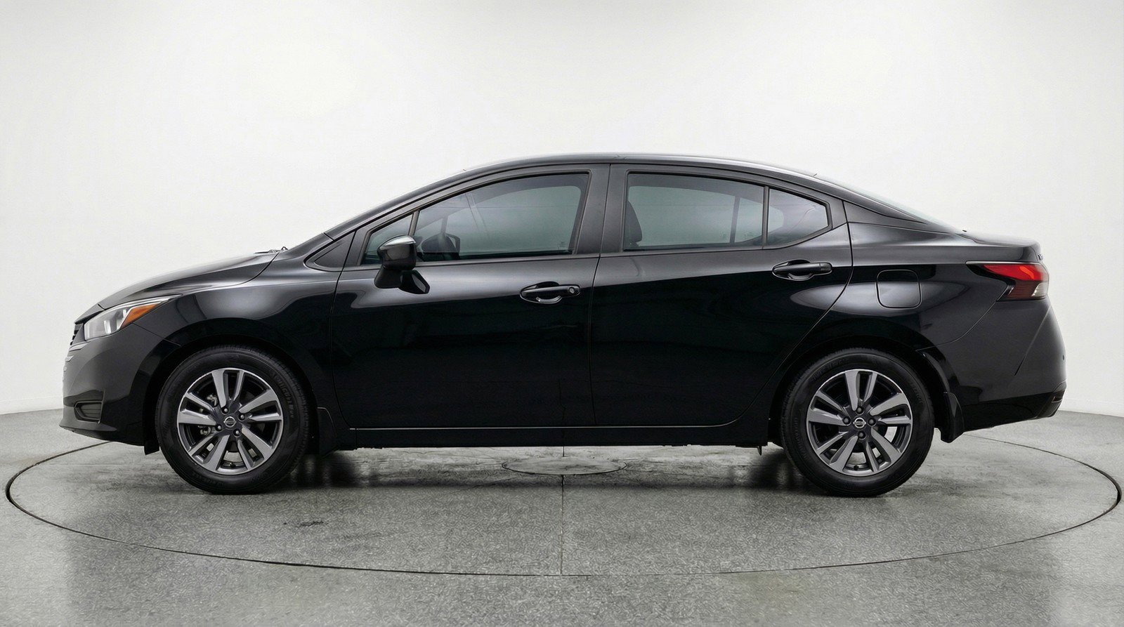 Used 2025 Nissan Versa SV FWD image 3
