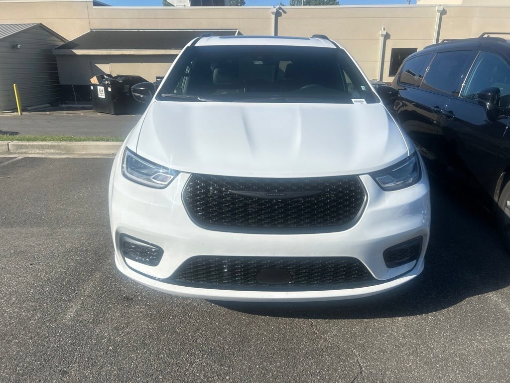 Used 2025 Chrysler Pacifica Limited