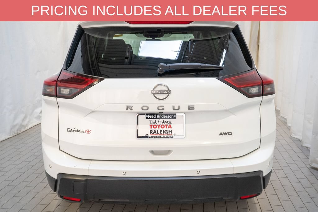 Used 2025 Nissan Rogue SV AWD/4WD image 4