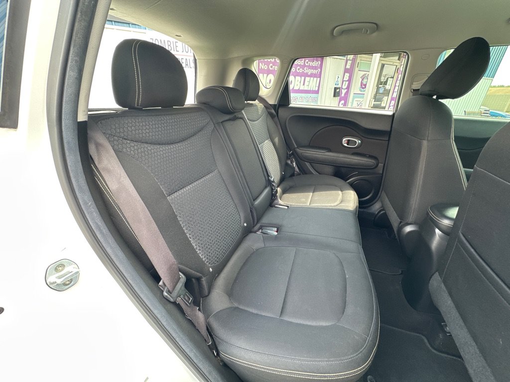 Used 2016 Kia Soul + FWD image 20