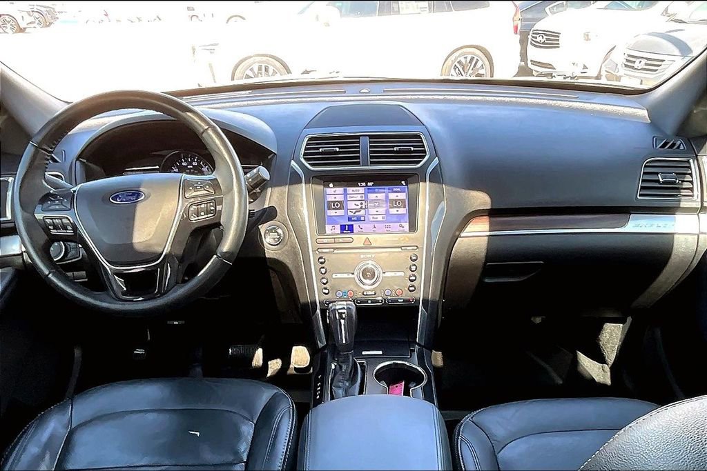 Used 2019 Ford Explorer Limited w/ Ford Safe & Smart Package image 18