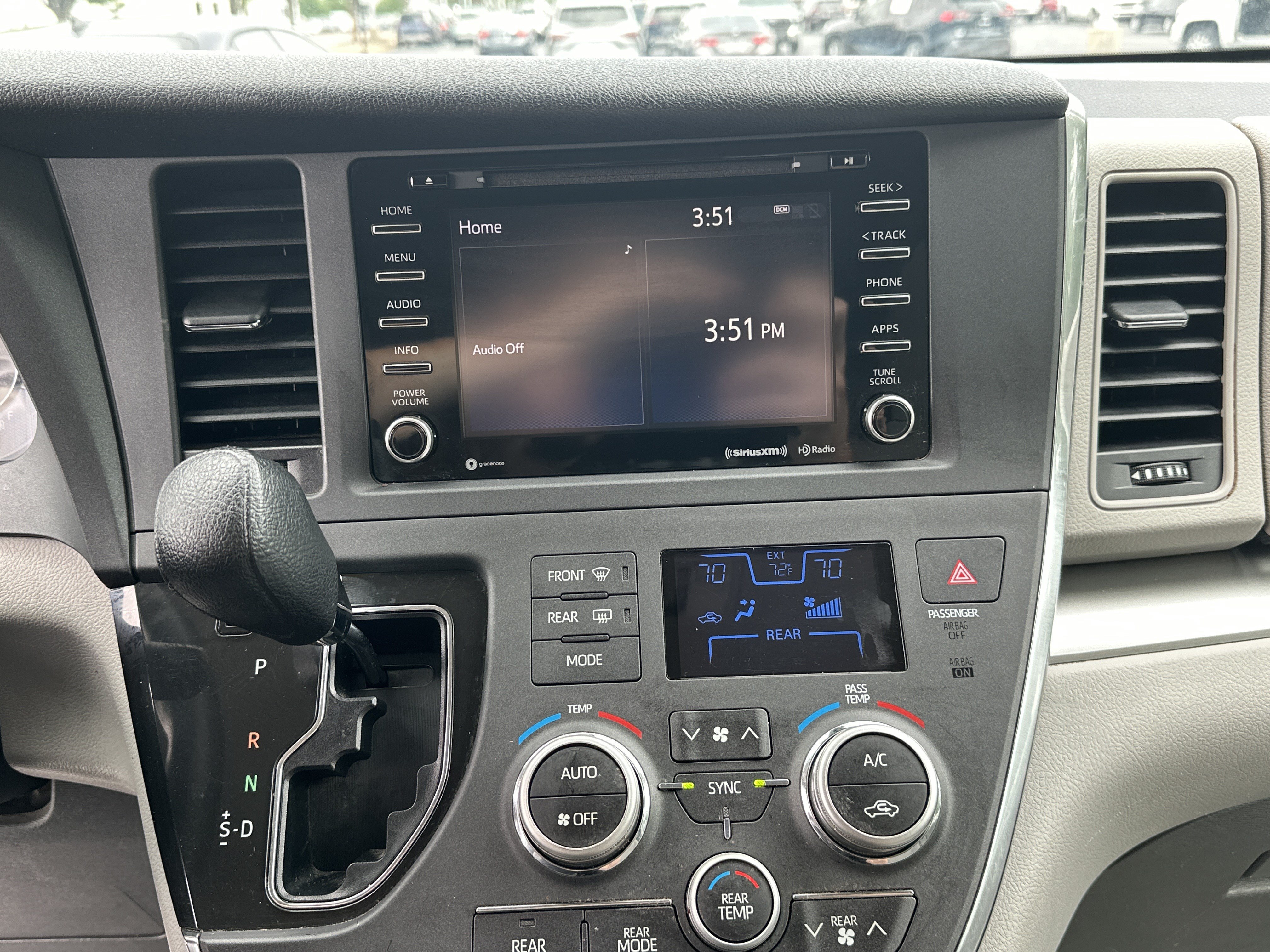 Used 2018 Toyota Sienna LE FWD image 24