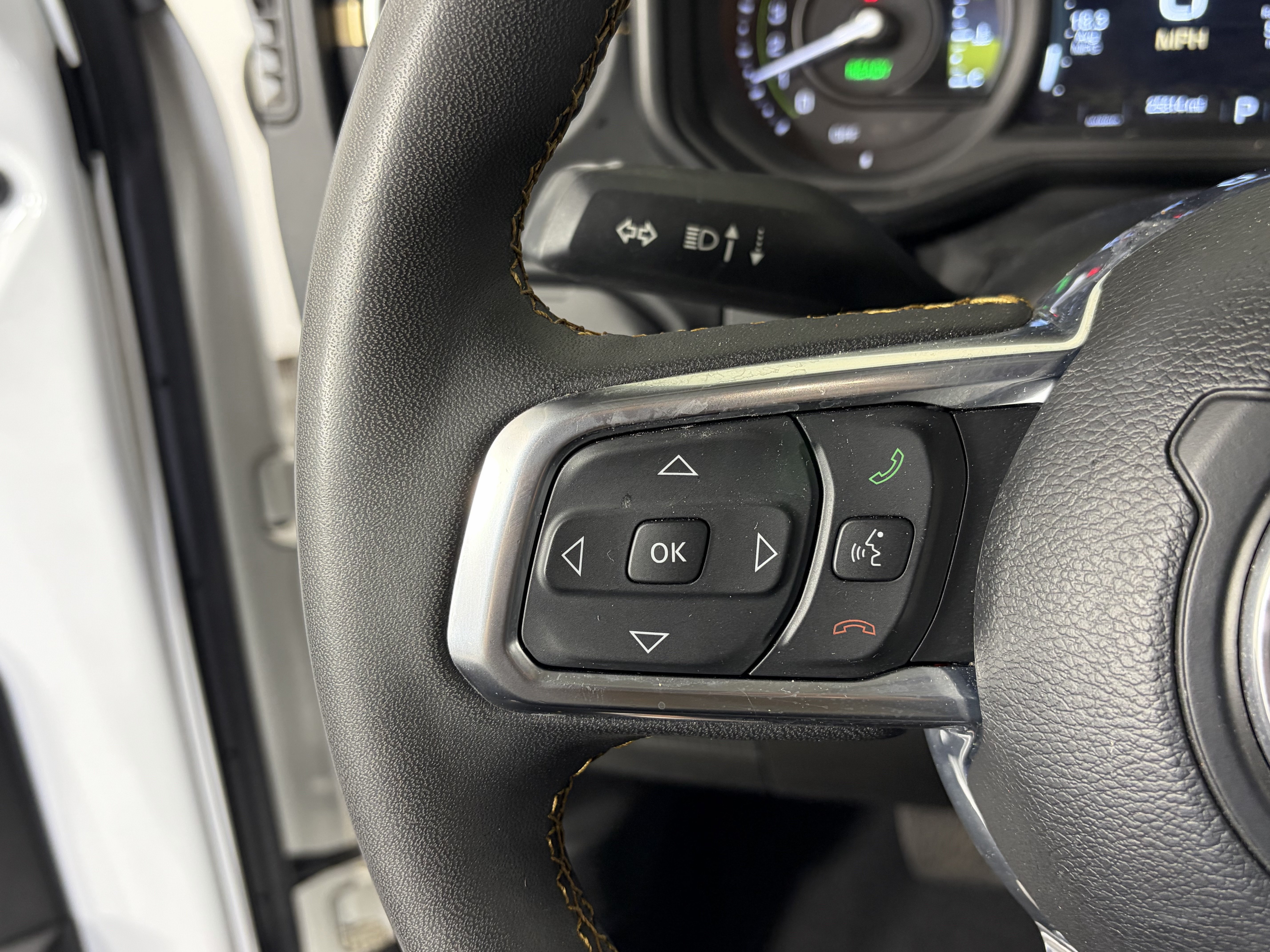 Used 2024 Jeep Wrangler Unlimited Sahara AWD/4WD image 29