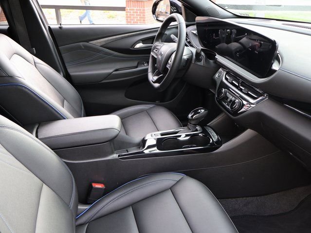 Certified 2025 Buick Envista Sport Touring image 9