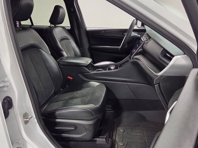 Used 2023 Jeep Grand Cherokee Altitude AWD/4WD image 16