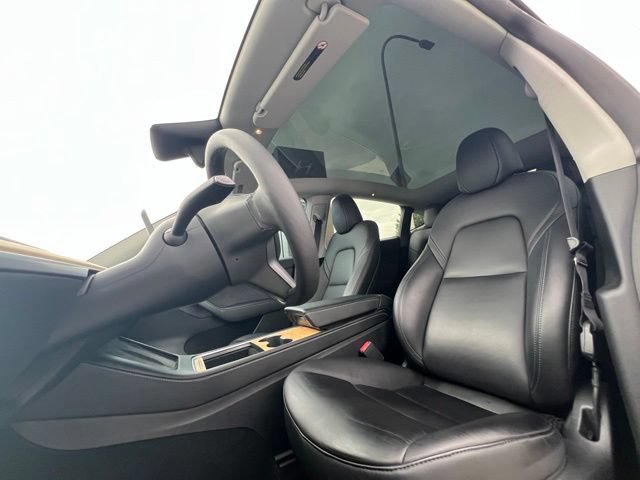 Used 2024 Tesla Model Y Long Range AWD/4WD image 18