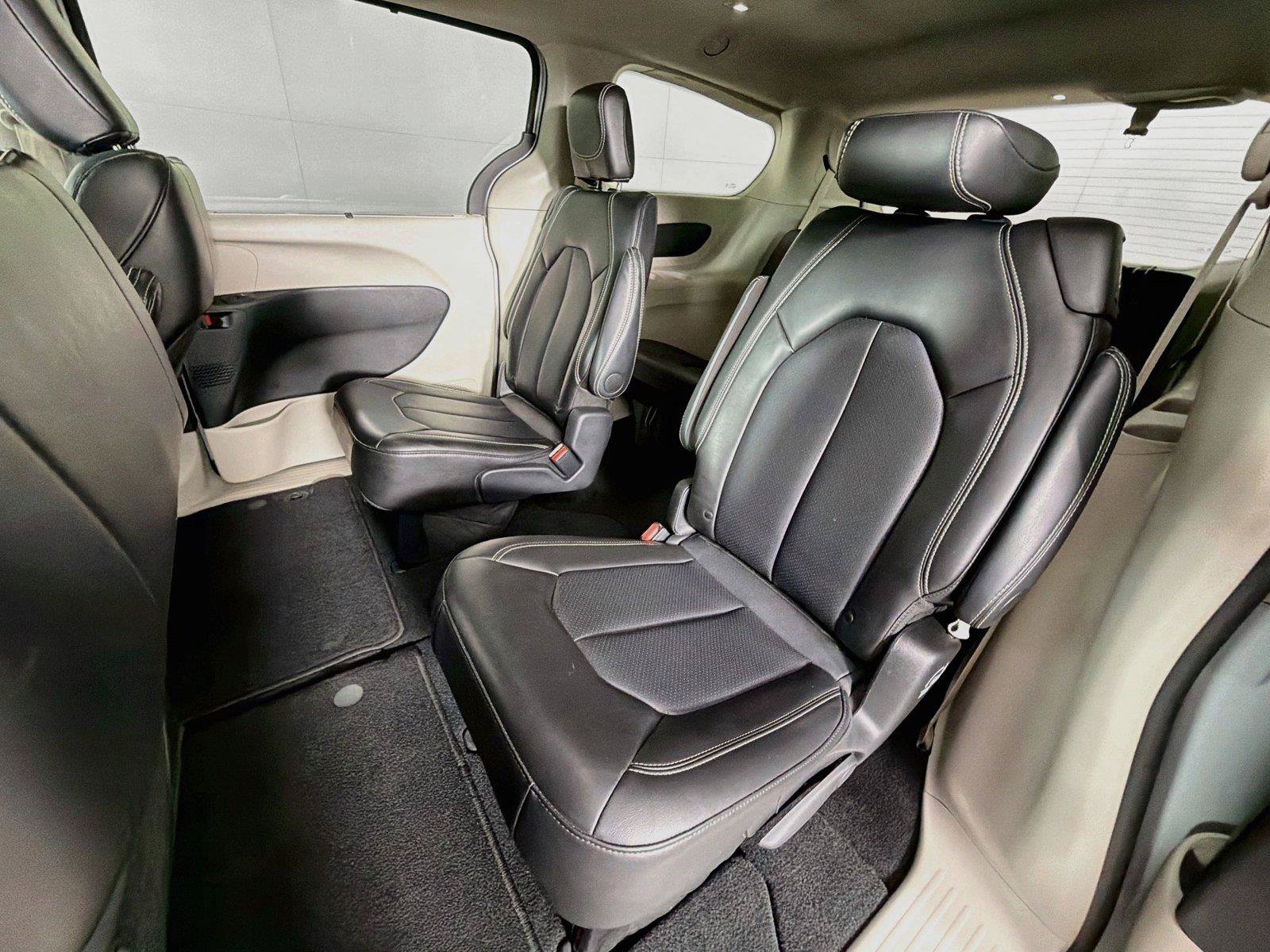 Used 2024 Chrysler Pacifica Touring-L FWD image 25