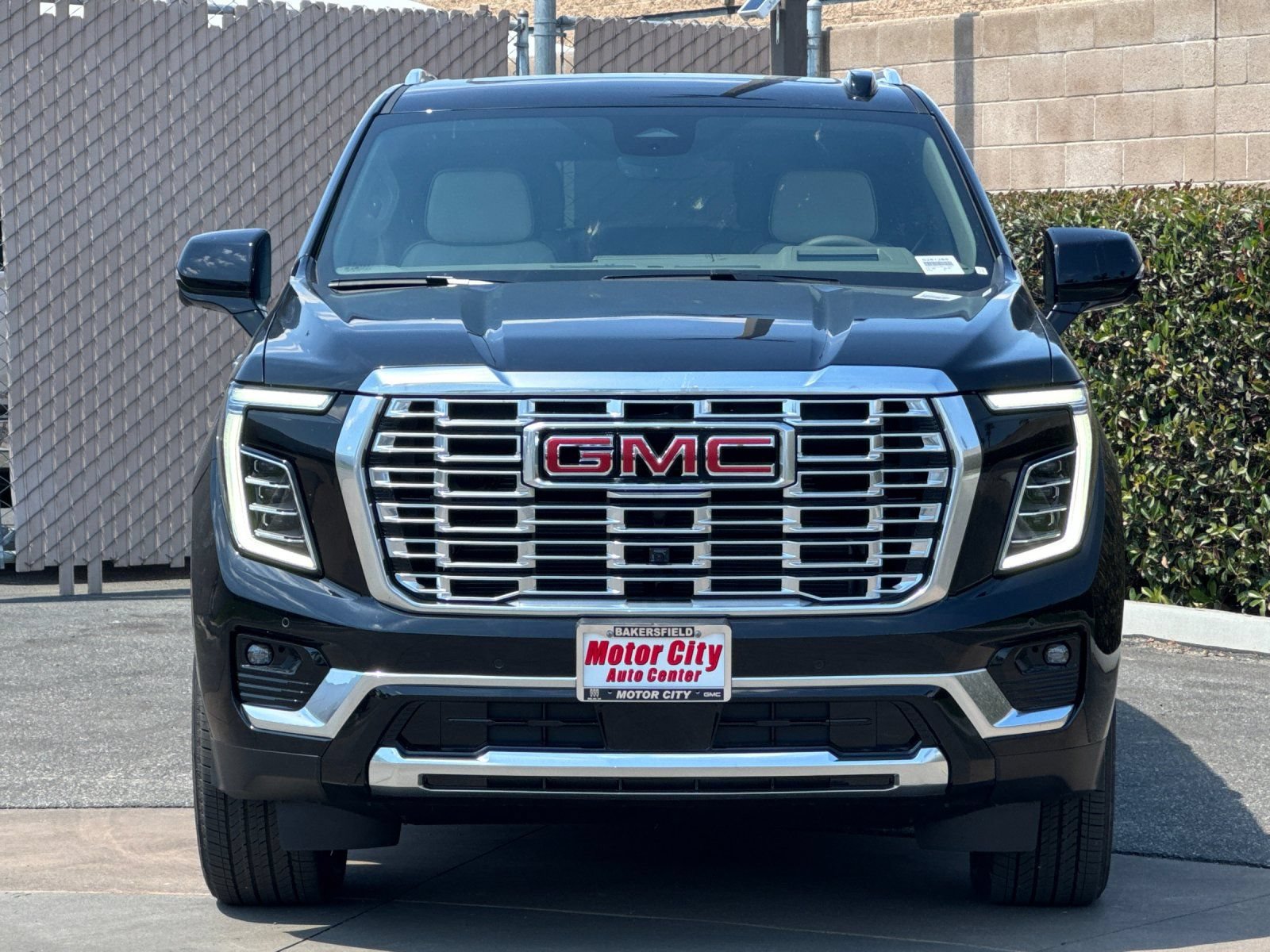 New 2026 GMC Yukon Denali w/ Denali Reserve Package AWD/4WD image 9