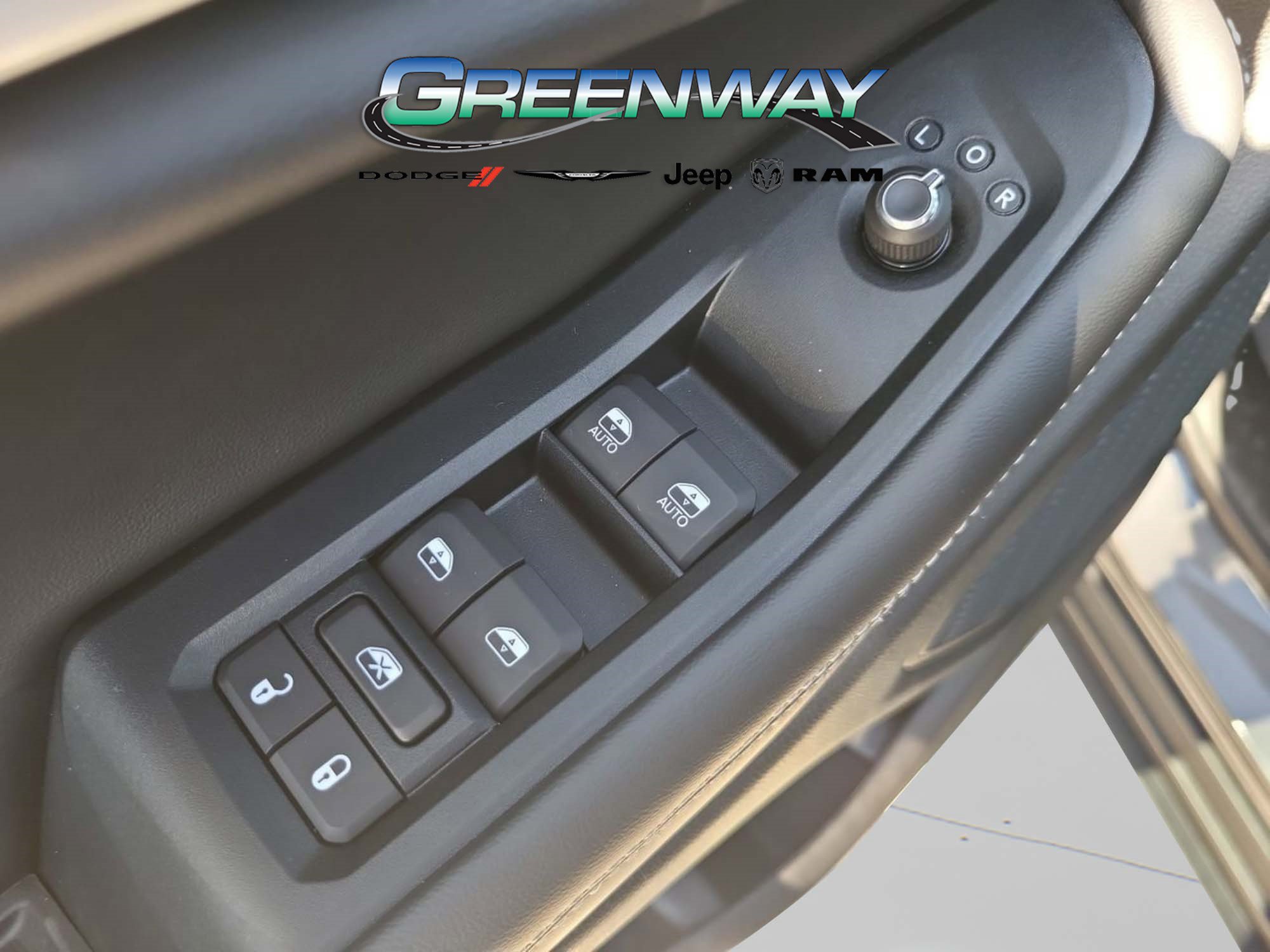 Used 2025 Jeep Grand Cherokee Limited RWD image 17