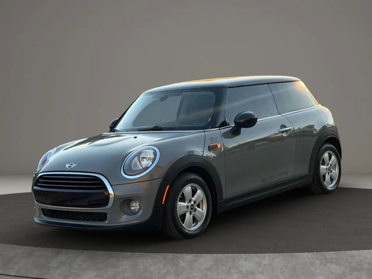 Used 2017 MINI Cooper 2-Door Hardtop image 7