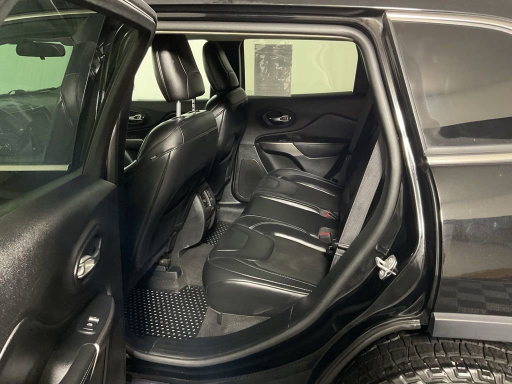 Used 2020 Jeep Cherokee Latitude Plus w/ Cold Weather Group image 29