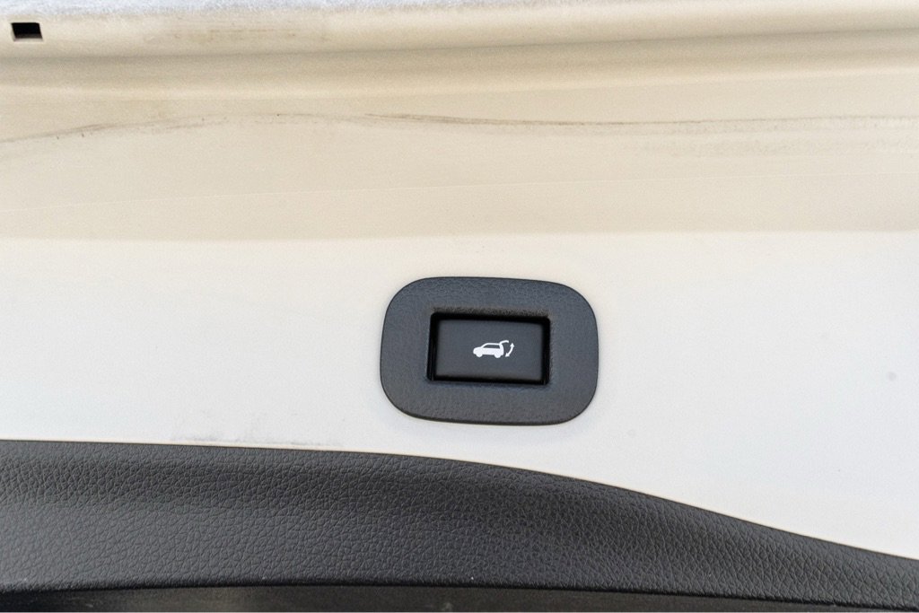 Used 2018 Nissan Rogue SV image 19