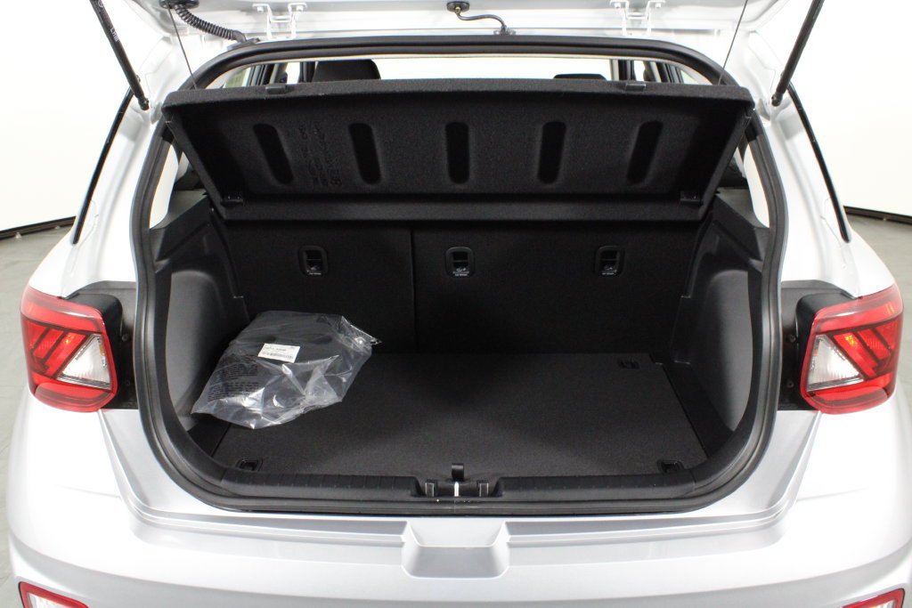 Certified 2026 Hyundai Venue SE FWD image 18