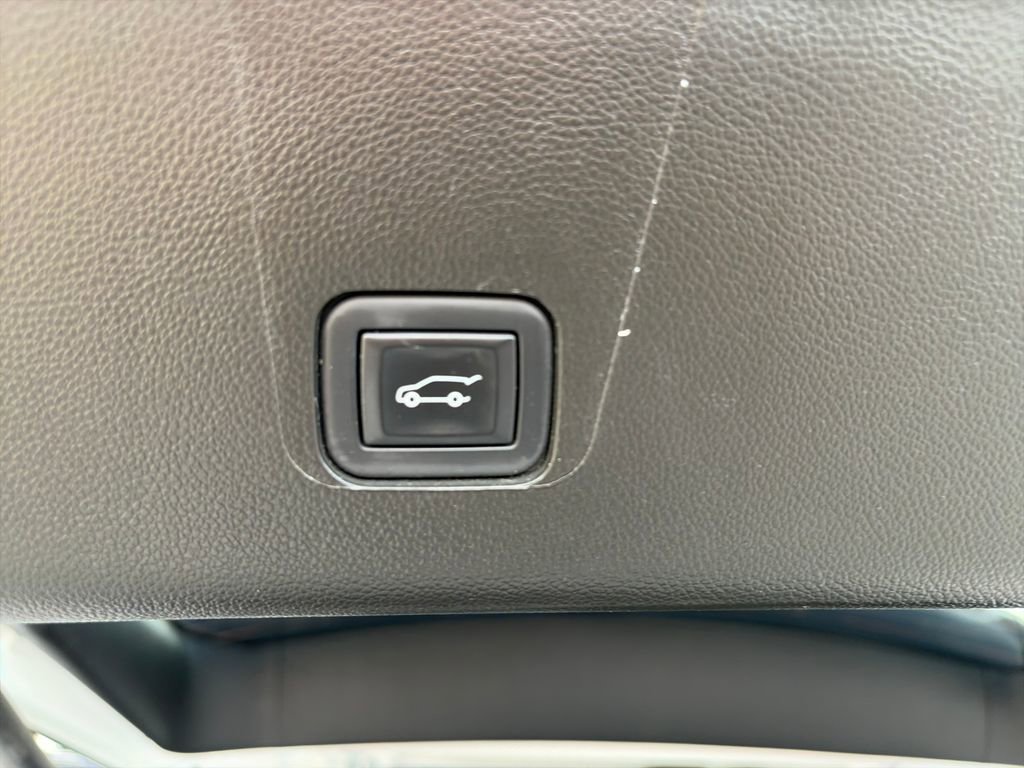 Certified 2023 Chevrolet Traverse LT FWD image 35