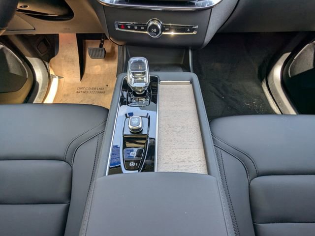 Certified 2025 Volvo XC90 B6 Plus w/ Protection Package Premier image 24